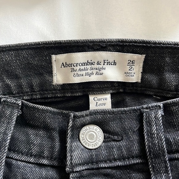 Abercrombie denim - distressed, straight leg crop, curve love. Washed black - Picture 3 of 5